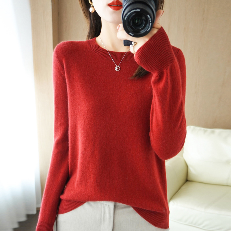 Suéter de cuello redondo para mujer, otoño/invierno 22, tejido de punto, color sólido, manga larga, estilo fino, capa base corta, moderno y versátil. image 21