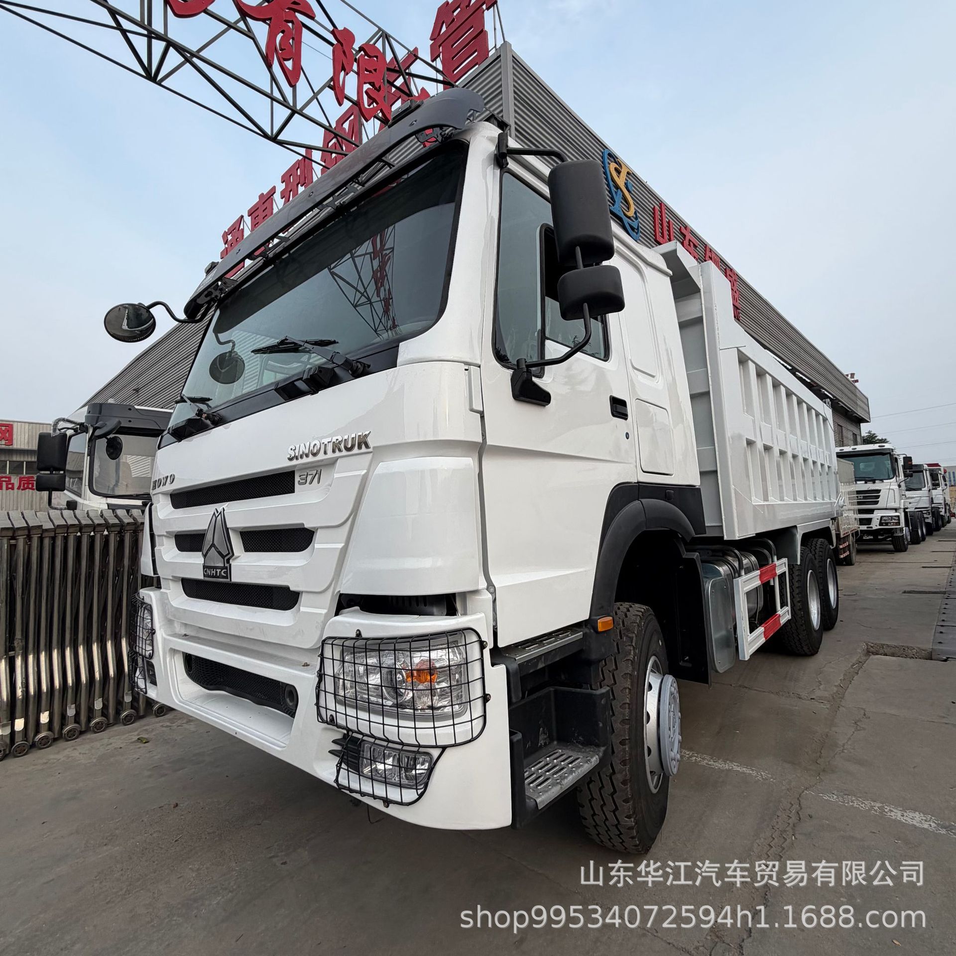 Foreign Trade Howo 6X4 Rear-Dump Dump Truck with Grid-Type Cargo Box, Earthmoving Vehicle, Construction Site Rear Eight-Wheel Dump Truck
