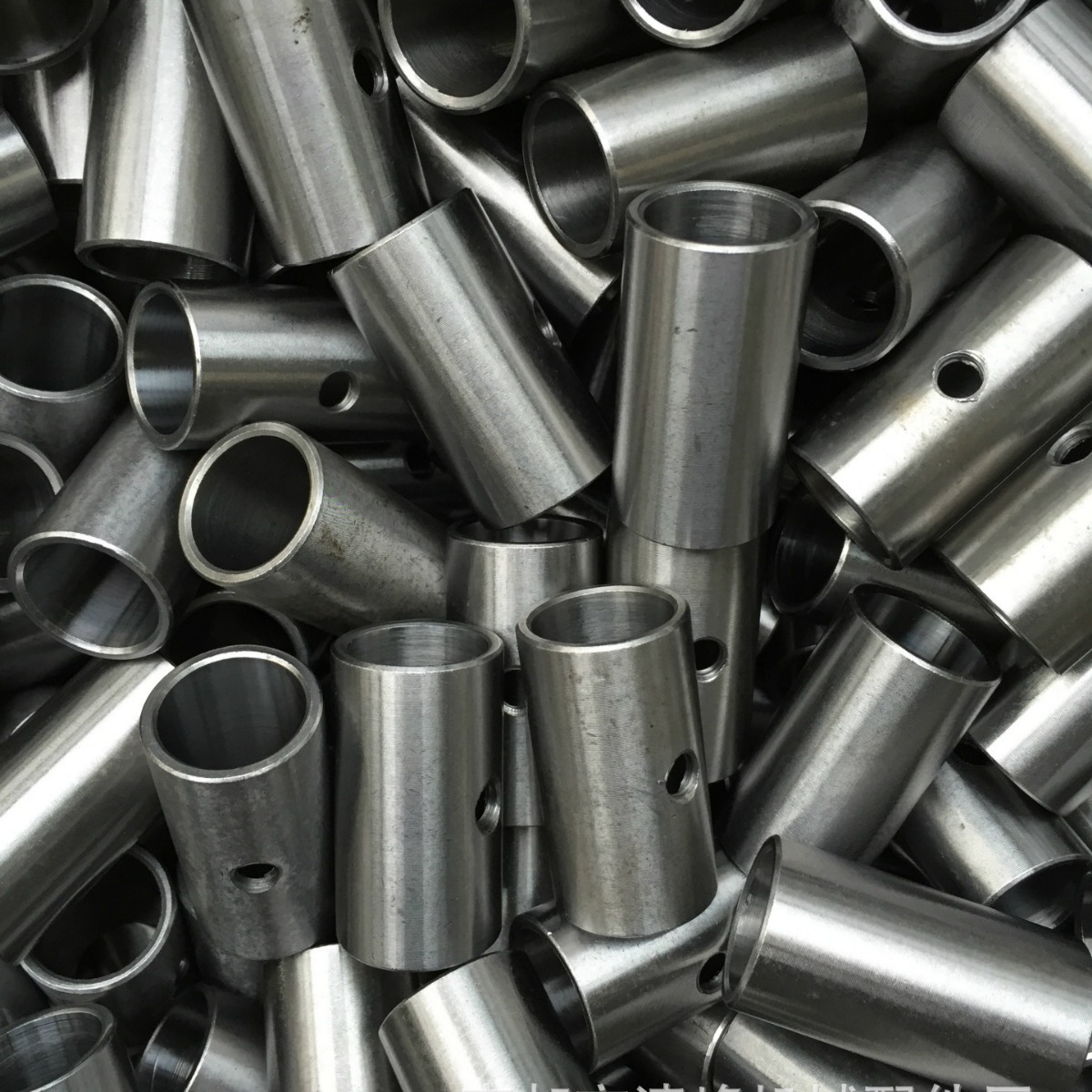 供应各种材质各种规格的非标件异型切削件衬套销轴中轴