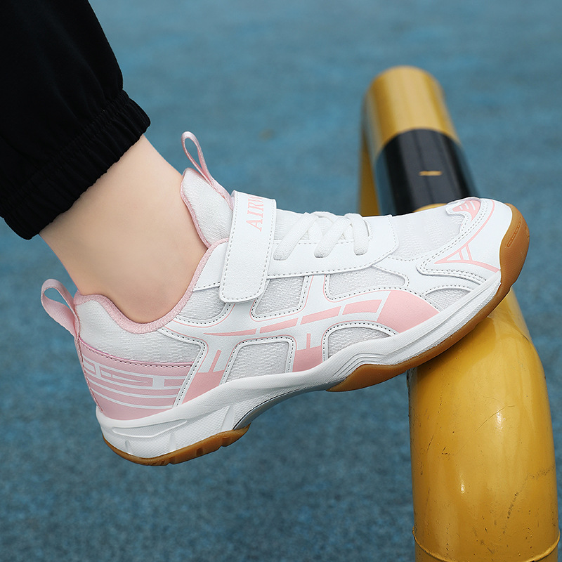 Fábrica de zapatos de Fujian tienda de fábrica de zapatos de bádminton para niños nuevos zapatos de tenis ligeros zapatos de tenis de mesa zapatos deportivos comercio exterior transfronterizo