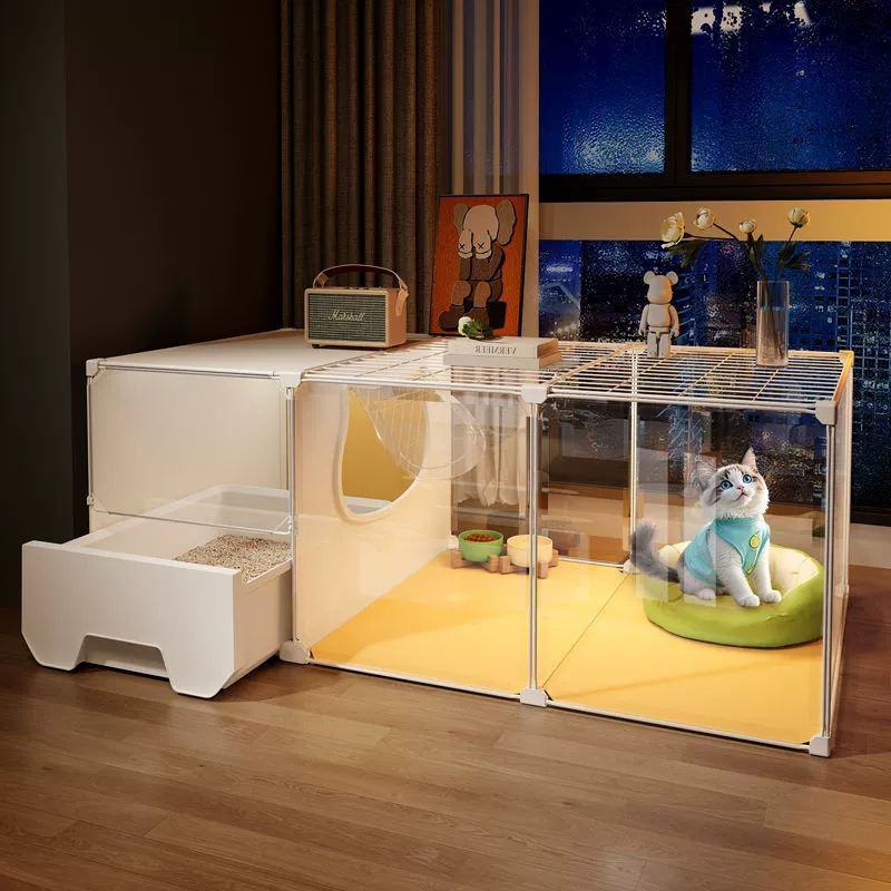 Панорамная клетка для кошек, лоток, туалет, одна большая свободная комната, одна спальня, одна гостиная и одна ванная комната, предмет интерьера для дома.