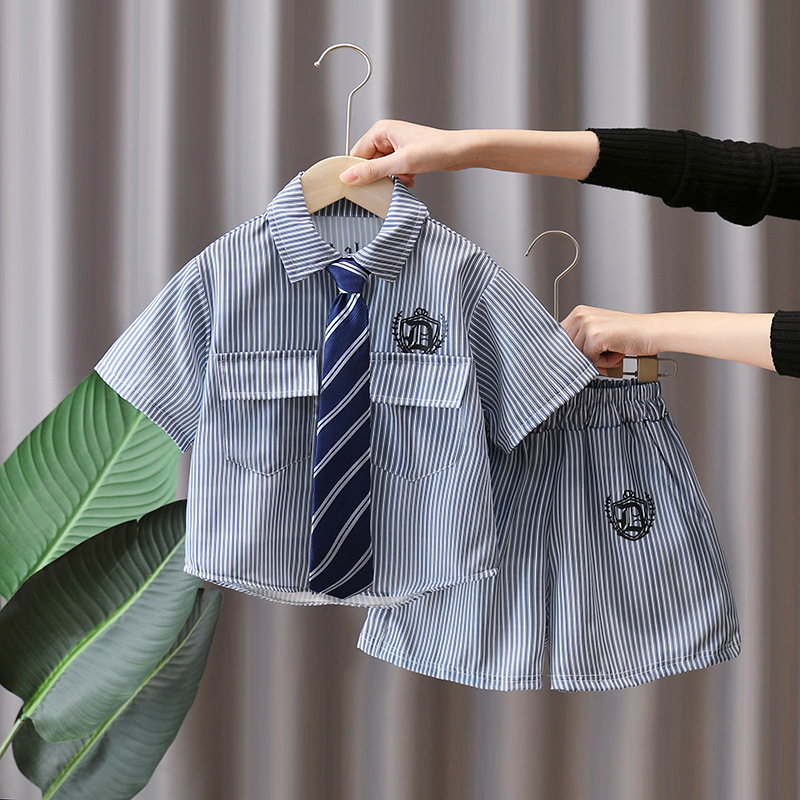 7183 traje de camisa a rayas para niños 2025 nueva ropa de estilo universitario de manga corta para niños de dos piezas de verano occidental