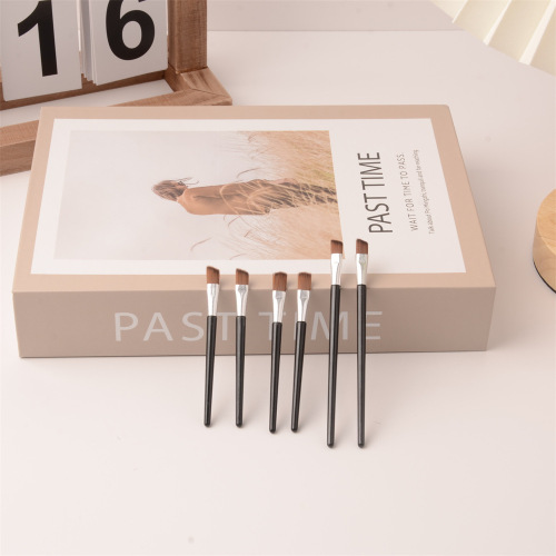 Direct Manufacturer Sales Single Eyeshadow Brush Slanted Head Brush Mini Portable Flat Head Eyeshadow Stick Lip Brush Beauty Makeup Tool
