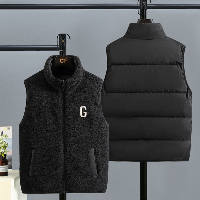 Yelekli erkek peluş ceket sonbahar kış trendi, şık ve bol bel kısmıyla kalın, sıcak tutan bir yelek giyiyor_voghion.com