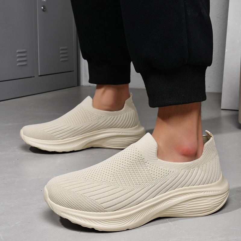 Cross-border plus-size men's walking shoes, slip-on lightweight athletic shoes, men's everyday running and casual flyknit jogging shoes