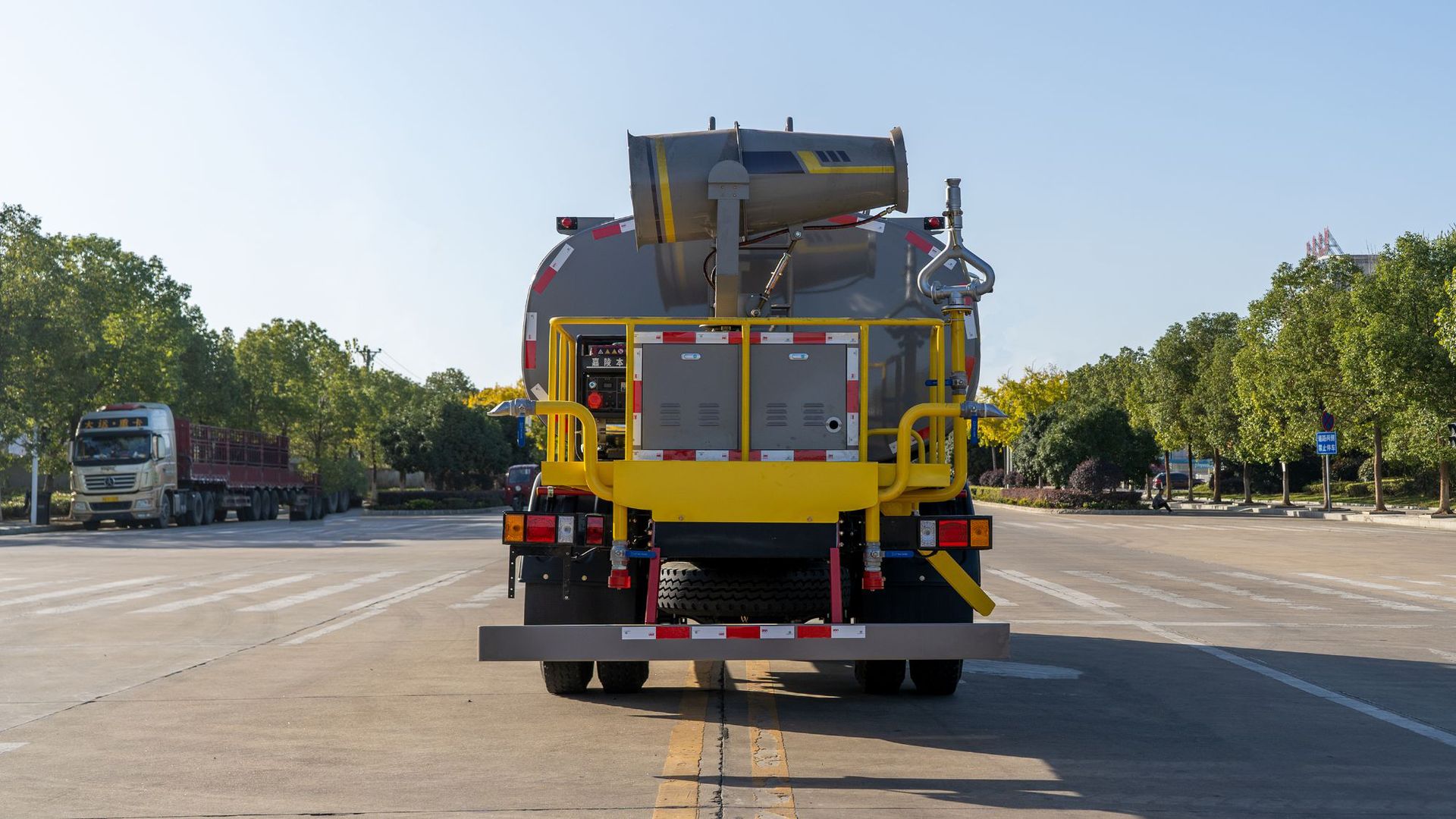 12 Square Meter Sprinkler Truck 15 Square Meter Construction Engineering Sprinkler Truck Construction Site Excavator Fog Cannon to Reduce Dust Large Fog Cannon Sprinkler Truck