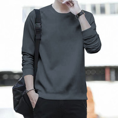春秋の男性の長袖のtシャツに服を着ます。