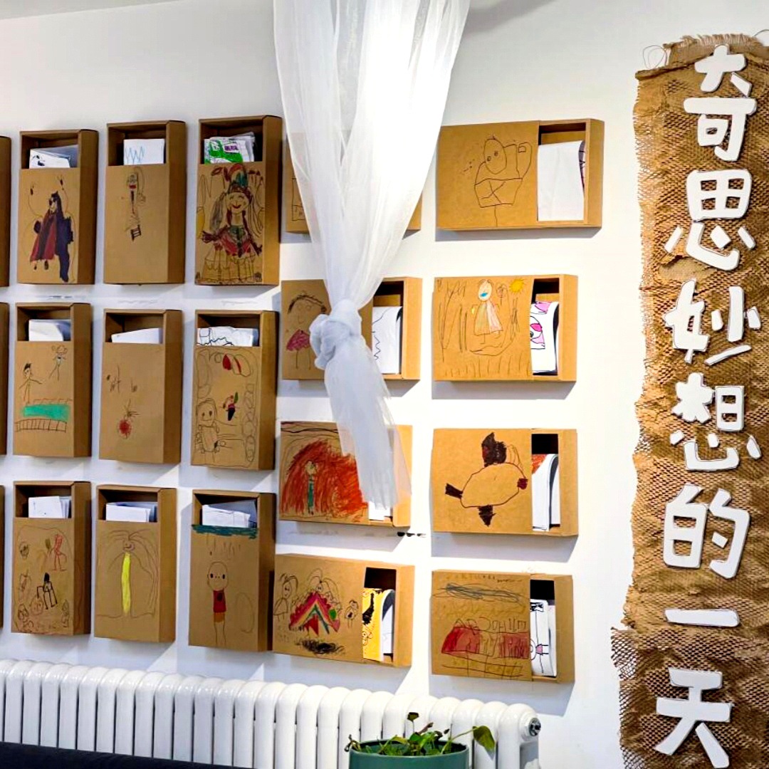 幼儿园故事盒子环创材料倾听墙纸箱阅读区图书角记录布置班级装饰