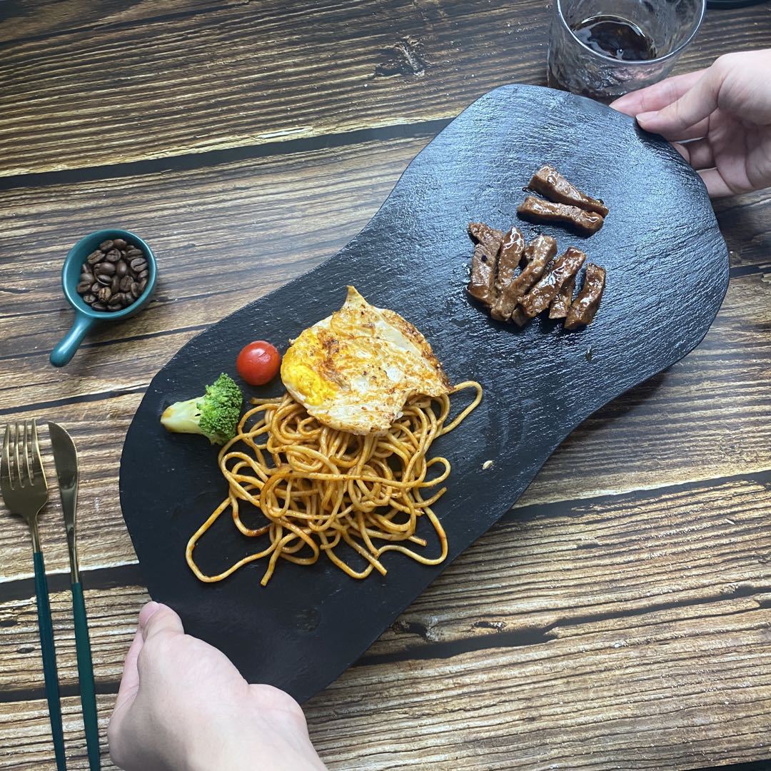 Luz estilo de lujo especial en forma de placa de roca natural negro Placa de sushi Placa de filete occidental vajilla creativa Placa de barbacoa