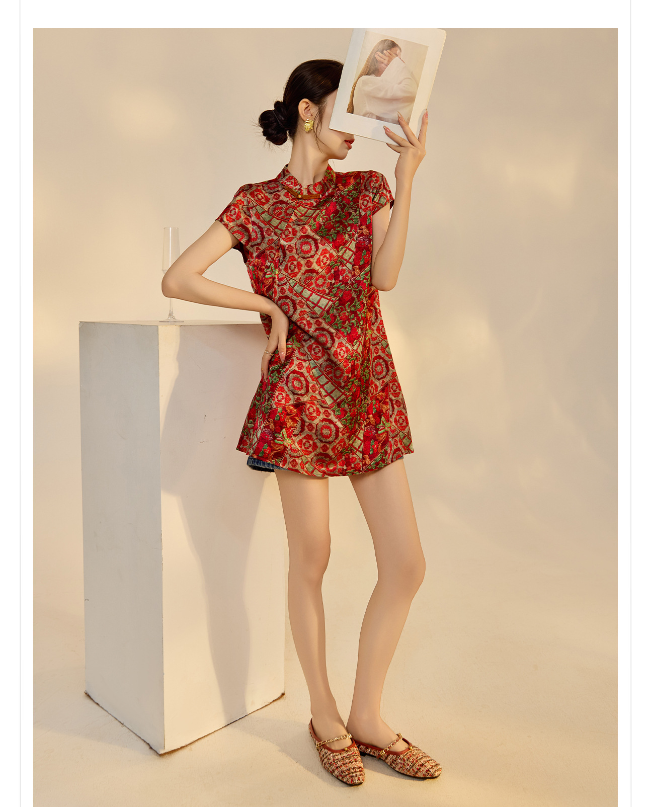 Đầm suông midi chữ A vải rayon thêu hoa cách tân cổ điển Trung Quốc — Màu đỏ san hô, Màu caramel chi tiết 15