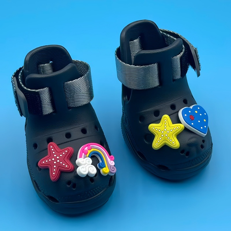 Zapatos de perro primavera y verano botas de lluvia de perro en el extranjero comercio electrónico zapatos para perros grandes suministros de zapatos para mascotas peluche de pelo dorado zapatos de agujero