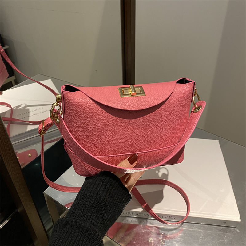 Moda de color sólido litchi 2024, nuevo bloqueo de invierno de estilo exterior de hombro casualidad, bolso de mano pequeño para mujeres
