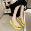 Fluorescent yellow-/-transparent sandwich