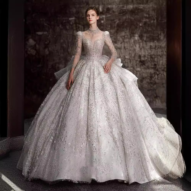 Long-Sleeved French-Style Wedding Dress 2026 New Model for Brides, Heavy Craftsmanship, Luxurious and High-End Feel, Petite Size with Long Train