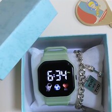 新款太空人LED电子手表高颜值运动学生百搭电子手环手表