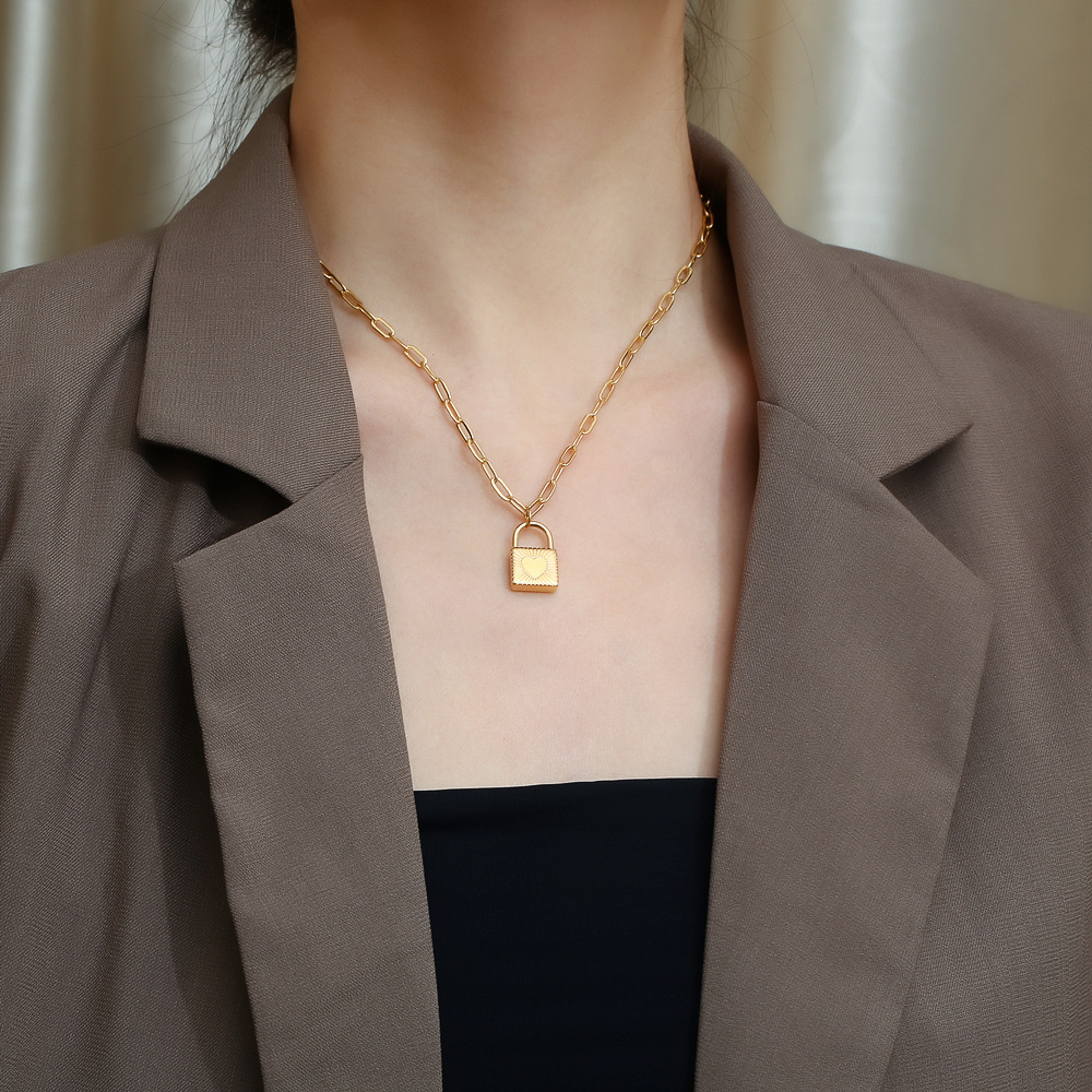 Simple Style Heart Shape Titanium Steel Pendant Necklace Gold Plated Stainless Steel Necklaces_colorza_5