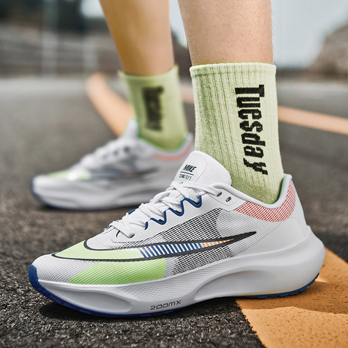  New Sports Shoes Breathable Mesh Fly Knit Running Shoes Comfortable Soft Sole Shock Absorbing Running Shoes Middle School Students Physical Exam Shoes