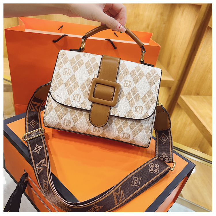 French niche design women's 2023 new fashion printed portable small square broadband one shoulder crossbody bag_voghion.com