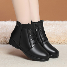 加绒妈妈棉鞋新款冬软皮加绒厚底保暖坡跟羊毛皮鞋大码短靴中老年