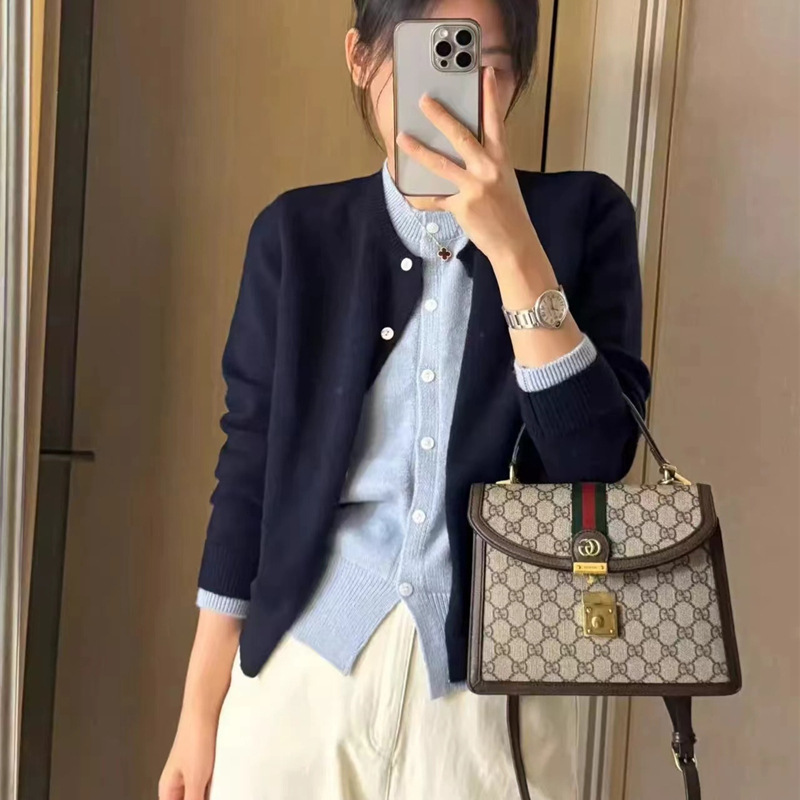 色の偽の2つのニットのカーディガンの女性の秋冬の新型の韓系のゆったりしている洋風は重ねて内を着てセーターを着ます。|undefined