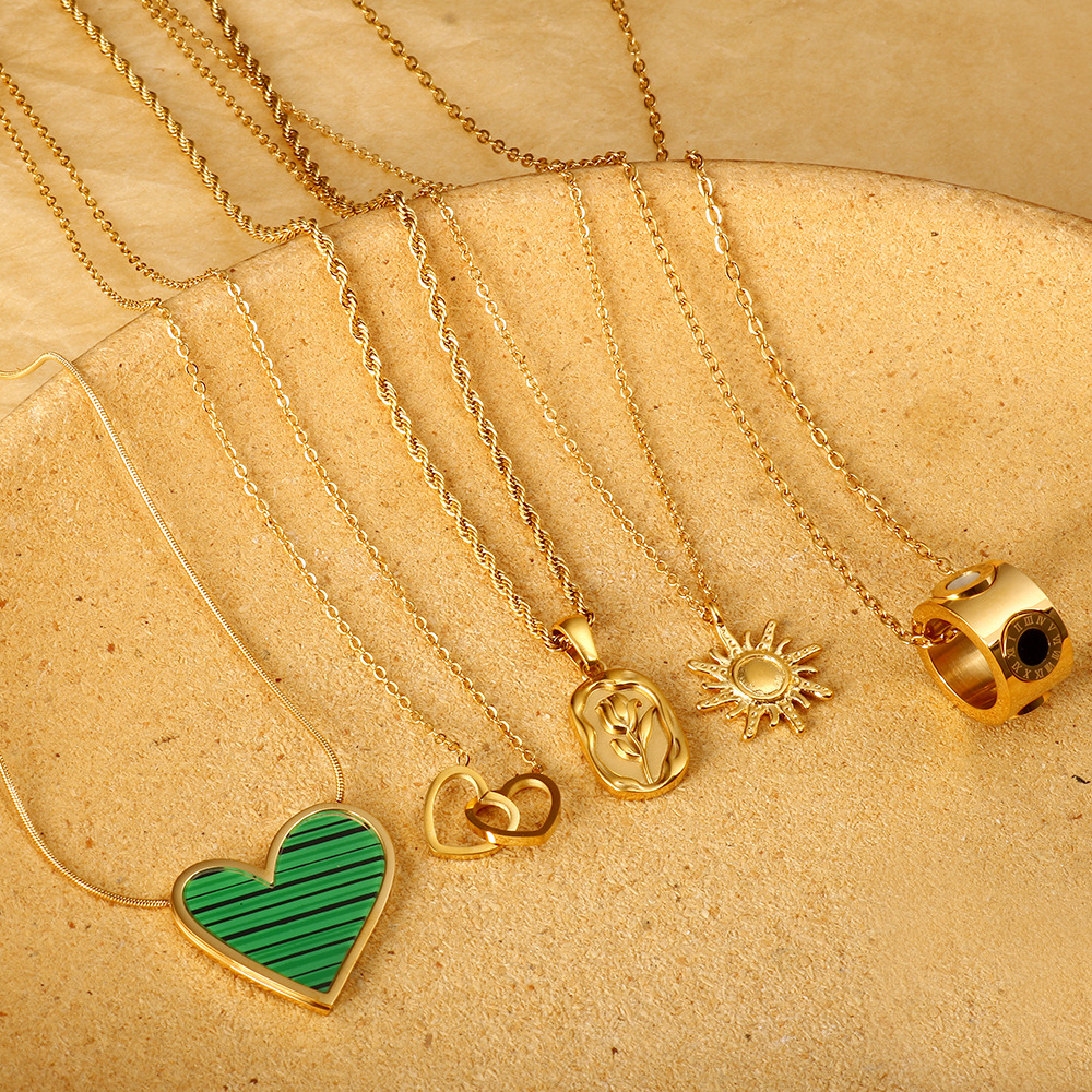 Collier de luxe en or K léger de créateur en acier titane ne se décolore pas amour bijoux pour femmes pendentif polyvalent chaîne de clavicule_voghion.com