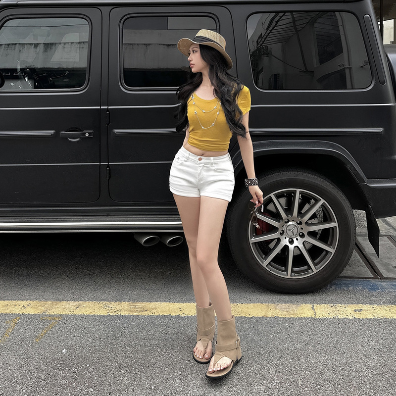 American-Style Spicy Girl Wide-Leg Denim Shorts for Women, 2026 Summer New White High-Waisted Loose Slimming Hip-Hugging Hot Pants