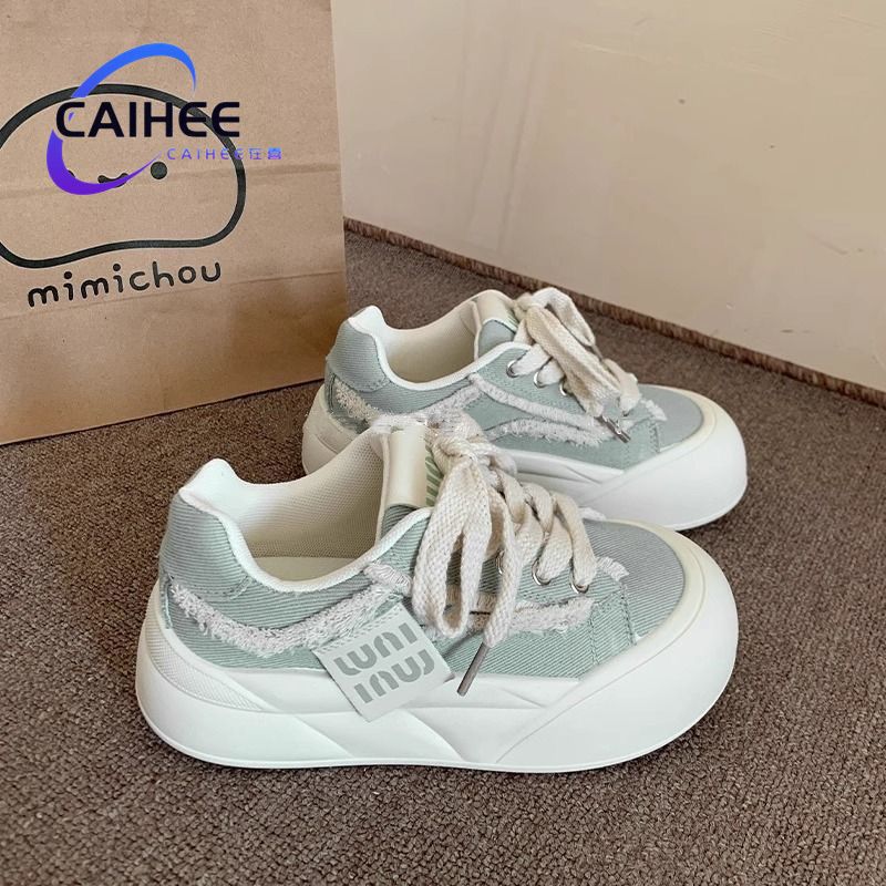 El nicho de alto valor original de suela gruesa zapatos blancos de mujer 2024 nuevos zapatos transpirables de mujer zapatos casuales de dopamina