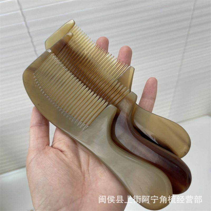 Natural Horn Comb 18cm Handled Hair Comb with Round Teeth for Daily Grooming key features