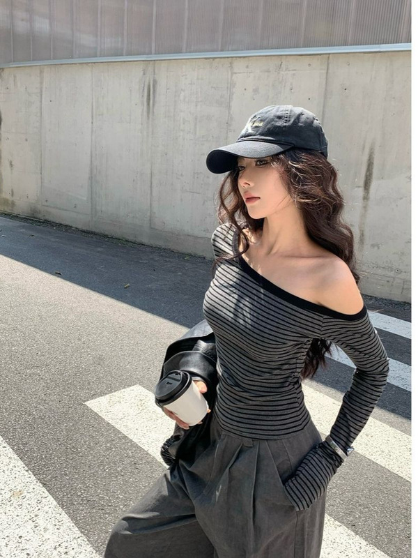 设计感斜肩条纹长袖T恤女春秋美式辣妹修身内搭露肩打底衫短上衣|undefined