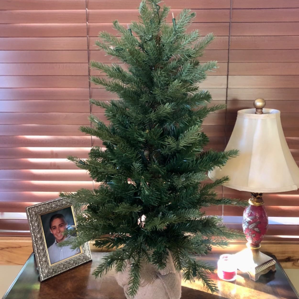 Amazon Venta caliente Mezcla de árbol de Navidad de abeto nórdico Escena navideña Arreglo de árbol de Navidad de luz blanca de lino al por mayor