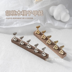 胡桃の木の台の復古の駒の練習セットのネイルツールの金属の甲のトートは甲の台を着て磁気があります。