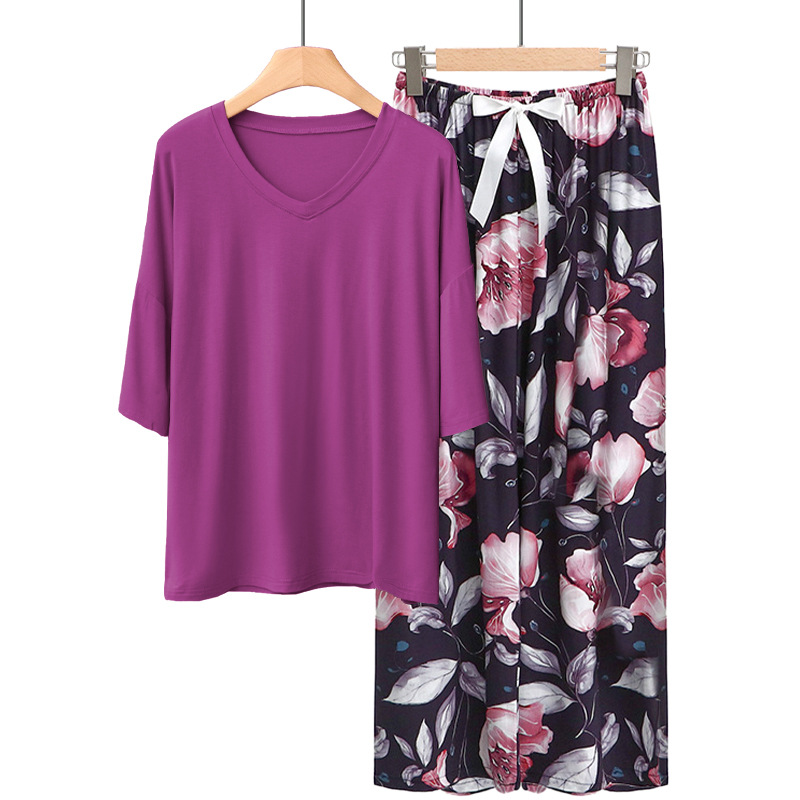 보라색 검은 연꽃