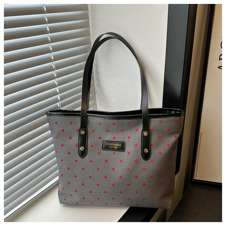 The 2024 new Korean-style tote bag with a college style is stylish, elegant and beautiful. It is a large-capacity single-shoulder and underarm commuter handbag undefined