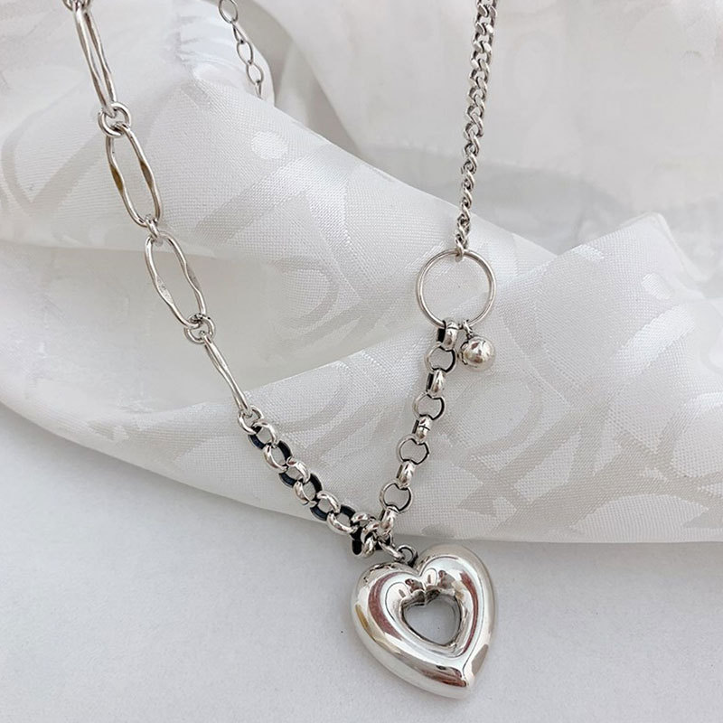 Korean Style Hollow Heart Clavicle Chain Necklace display picture 2