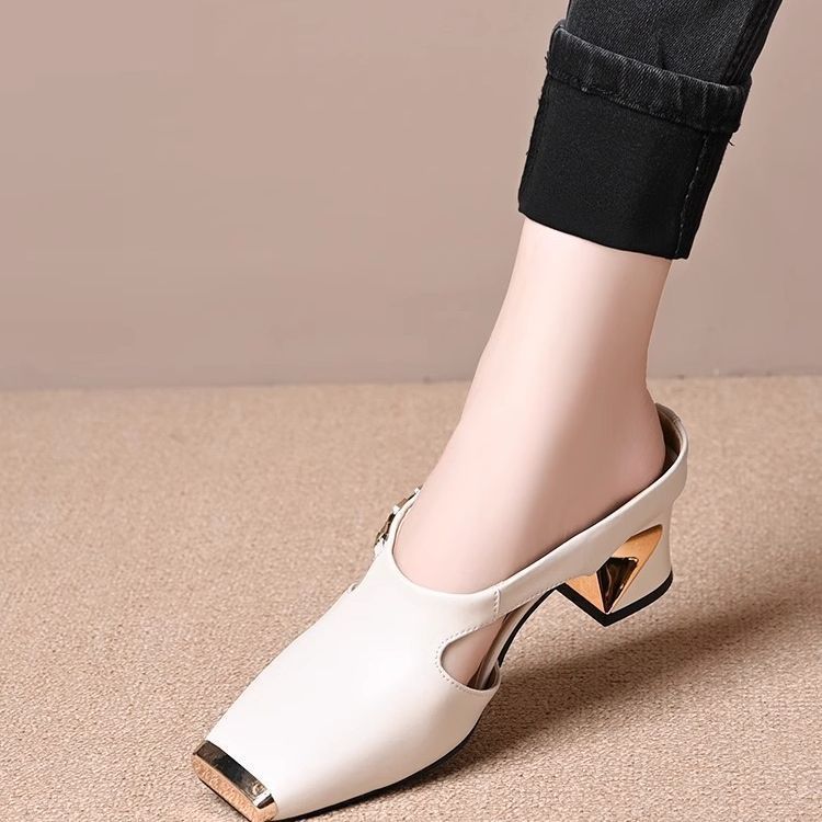 Metálico de hierro de verano nuevo tipo de zapatillas de cabeza cuadrada y media zapatillas de mujer de talón medio casual zapatillas de cabeza de taco alto