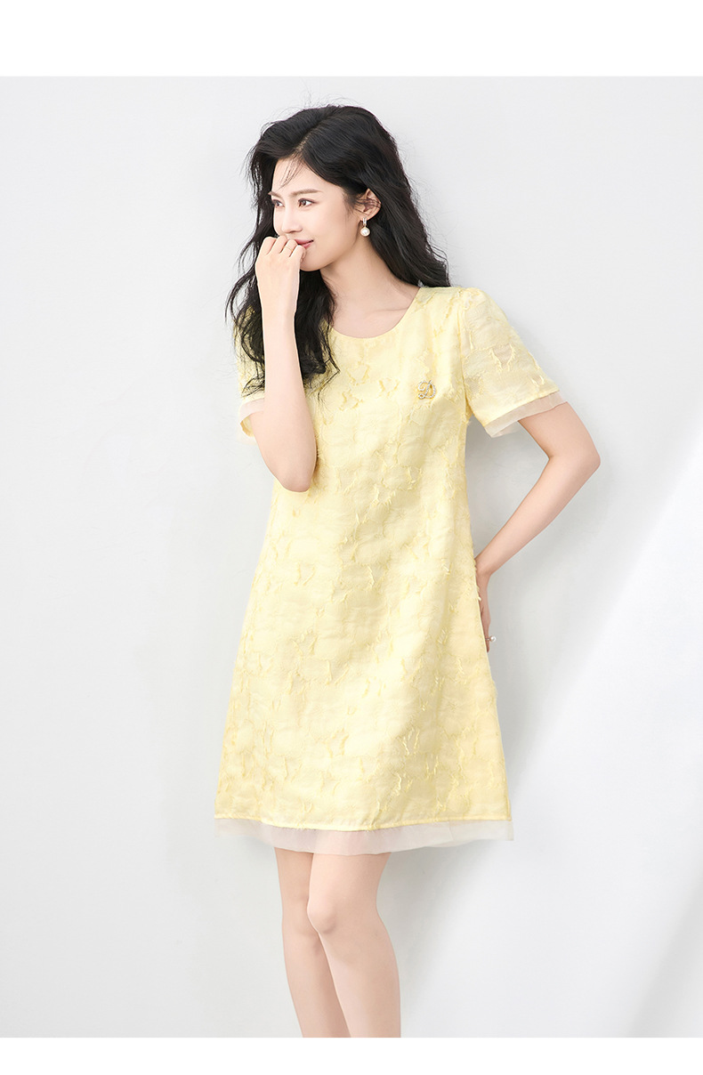 Váy liền nữ cổ tròn phối voan, họa tiết jacquard nổi, phong cách quý cô — Màu vàng chi tiết 14