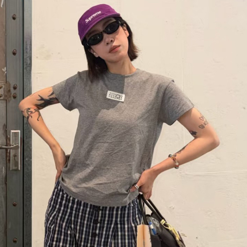 2026 Spring and Summer New Style Simple Casual Versatile Gray Micro-Label Round Neck Pullover Right Shoulder Short-Sleeved T-Shirt for Women 2026 Spring and Summer New Style Simple Casual Versatile Gray Micro-Label Round Neck Pullover Right Shoulder Short-Sleeved T-Shirt for Women