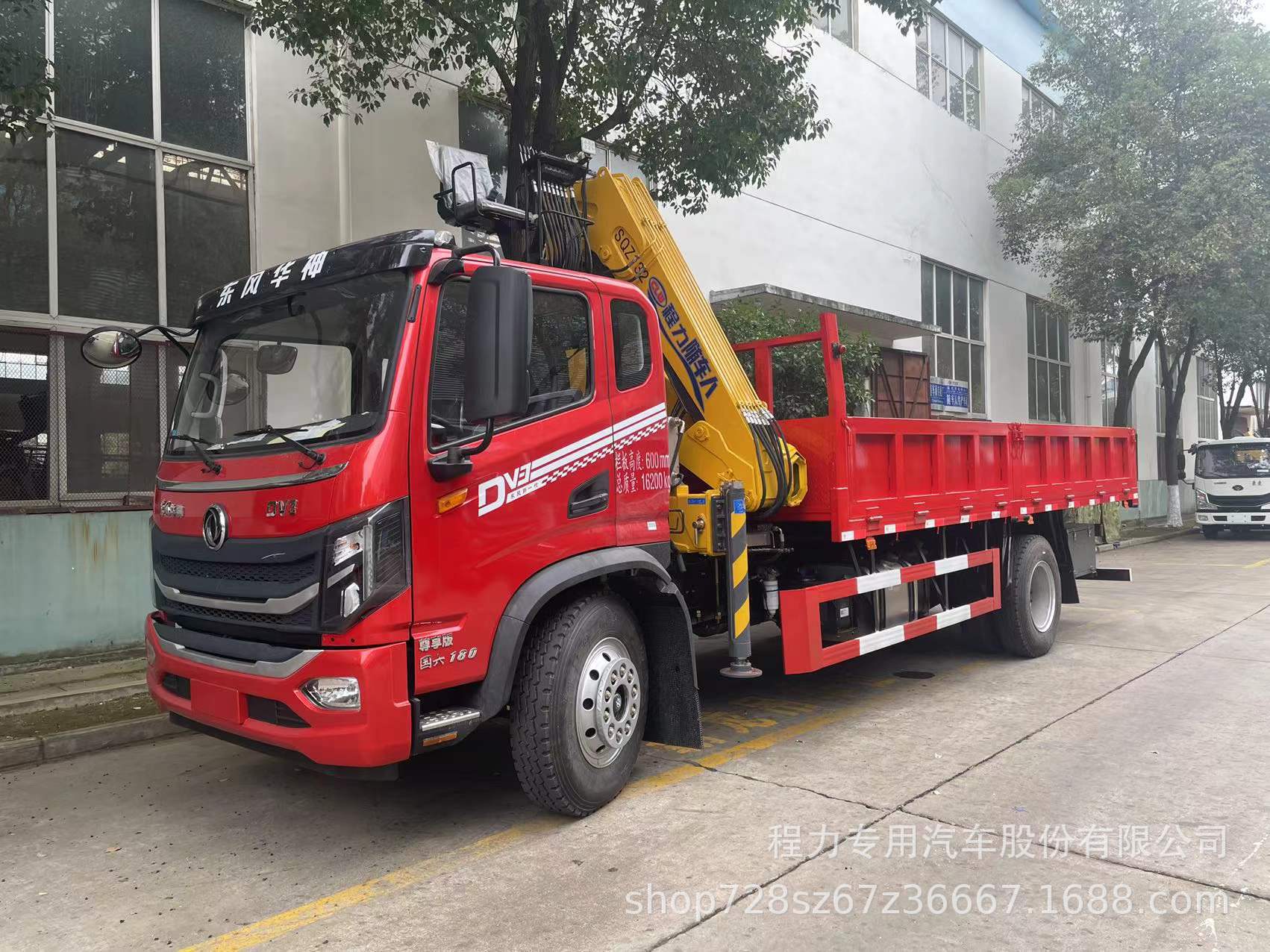 東風(fēng)折臂隨車吊 (3)