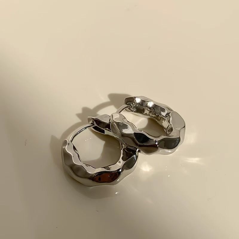 超百合不規則な円の金属のイヤリングの女性の春夏はシンプルで寒いです。|undefined