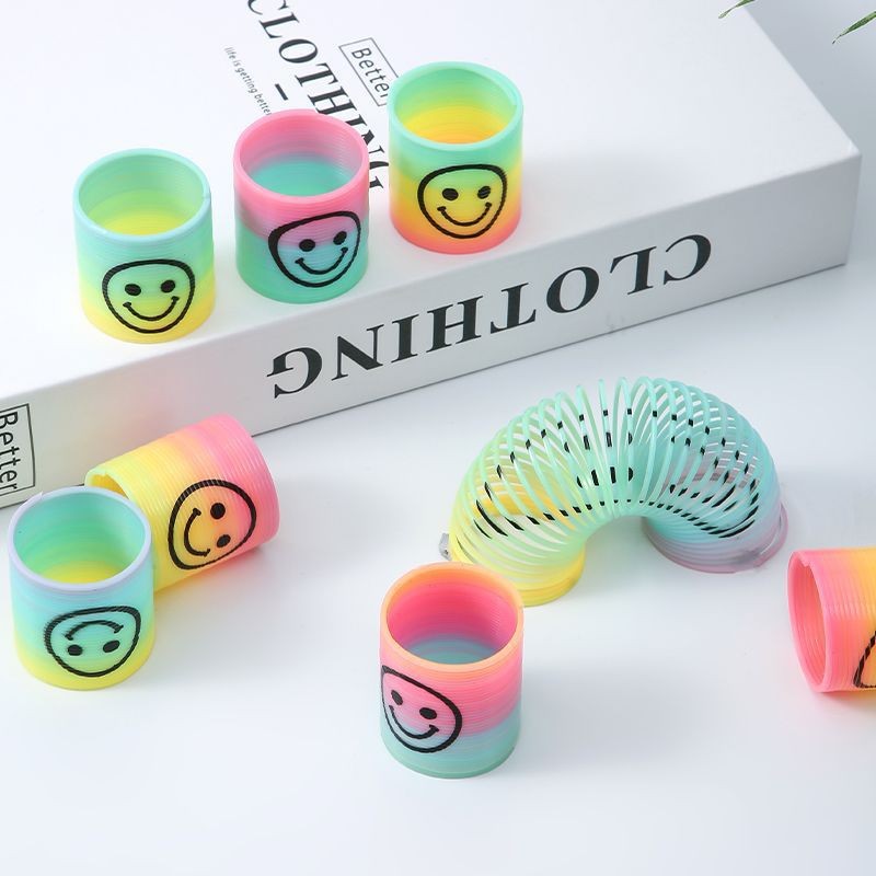 Niños multicolores bobinas mini cara sonriente arco iris anillo colorido anillo elástico estand de juguetes de premios suministro transfronterizo