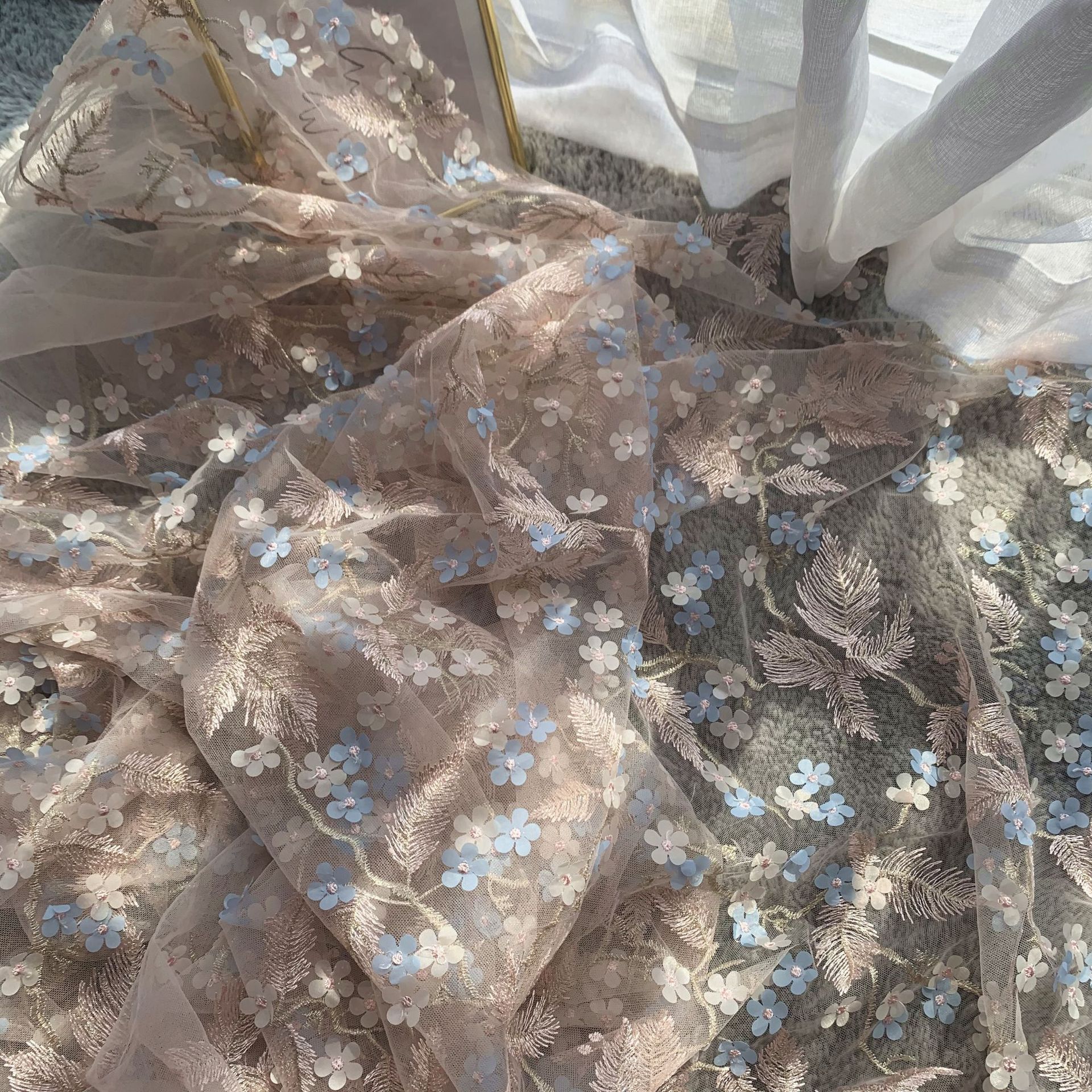 Malla bordada láser bordado tridimensional pequeña flor malla poliéster malla bordada de los niños ropa mantel Hanfu Lolita tela