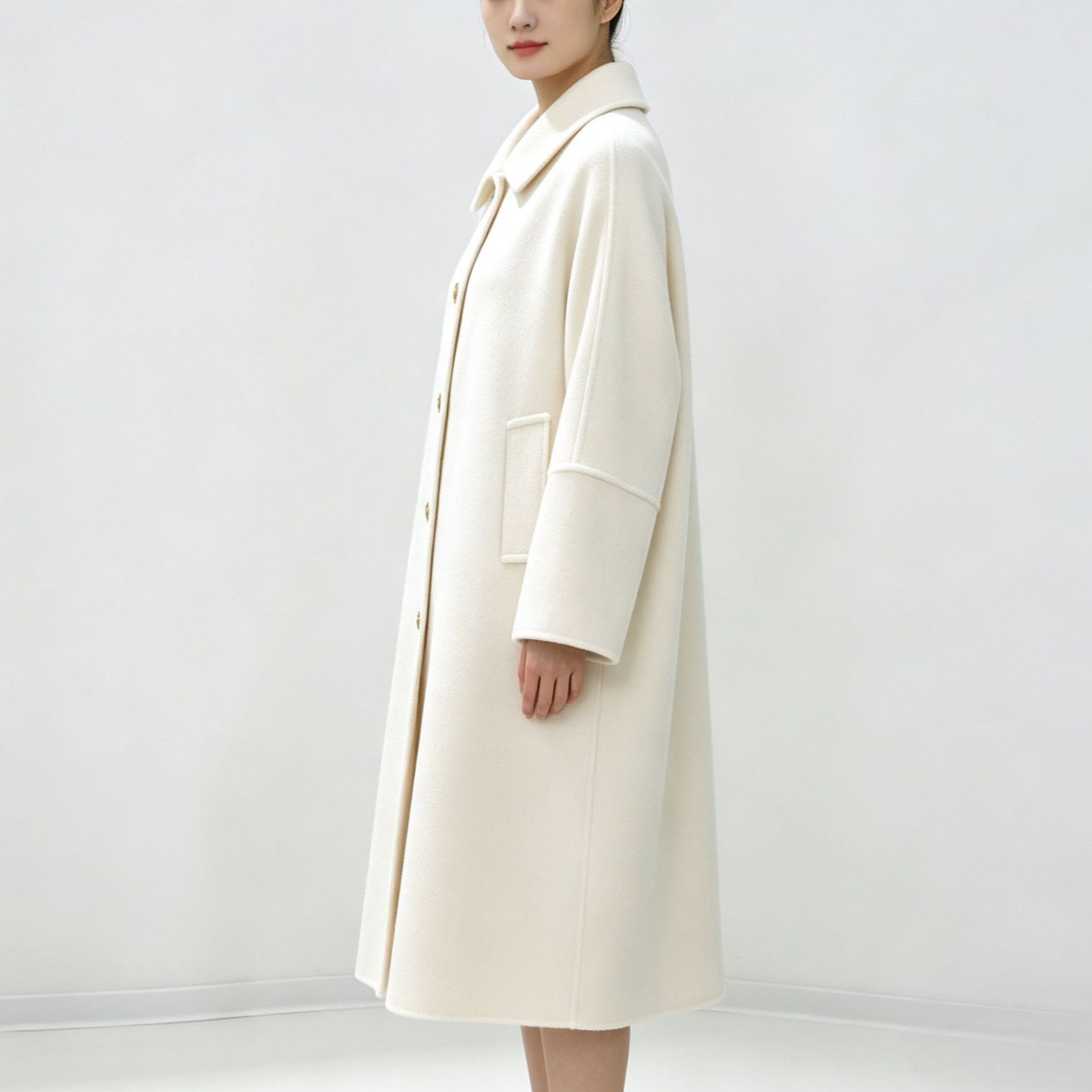 2026 High-End Single-Faced Wool Coat for Women, Off-White Lapel, Gold Buttons, Loose Fit, Drop Shoulders, Mid-Length, Elegant and Suitable for Commuter Work