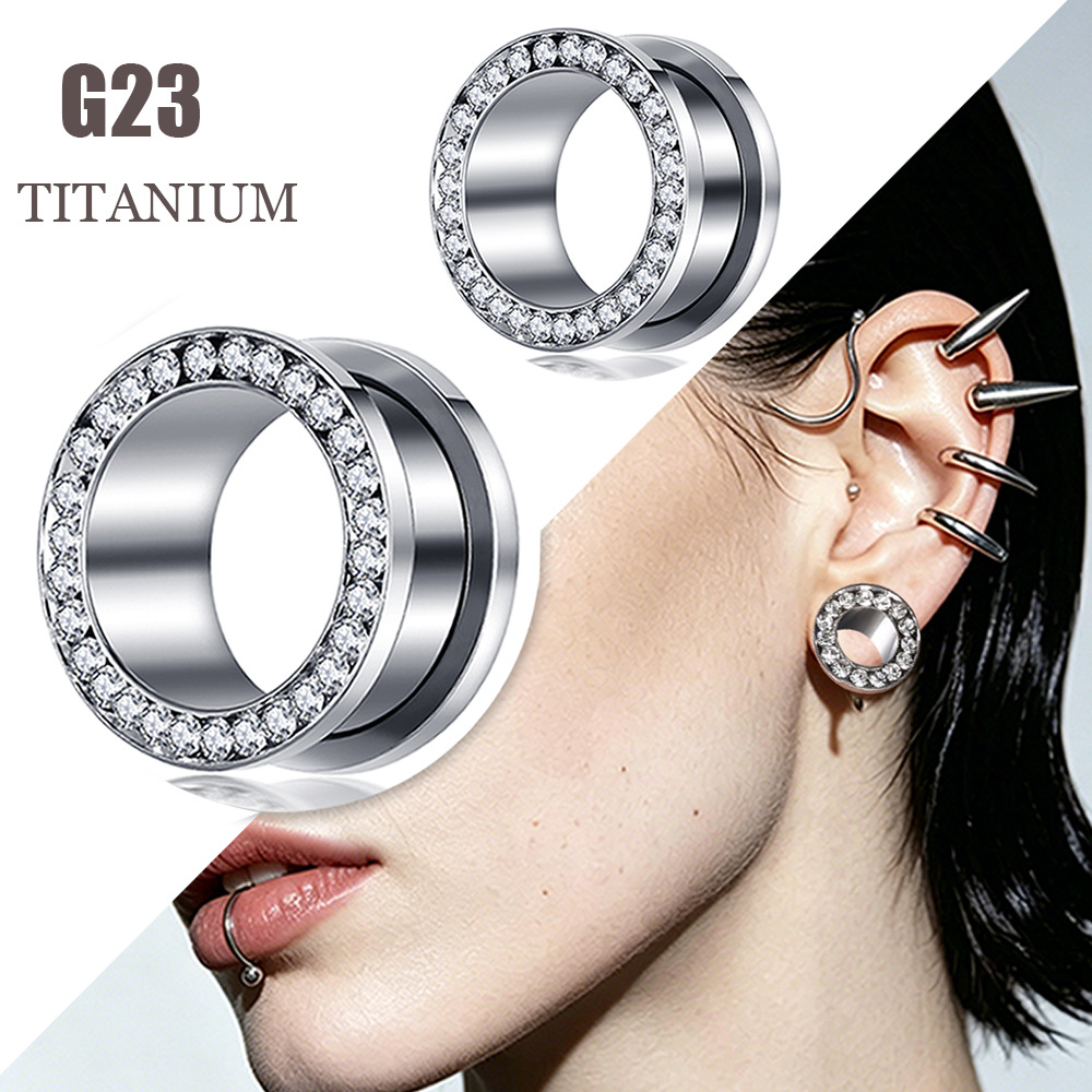 16G labret stud size and finish detail