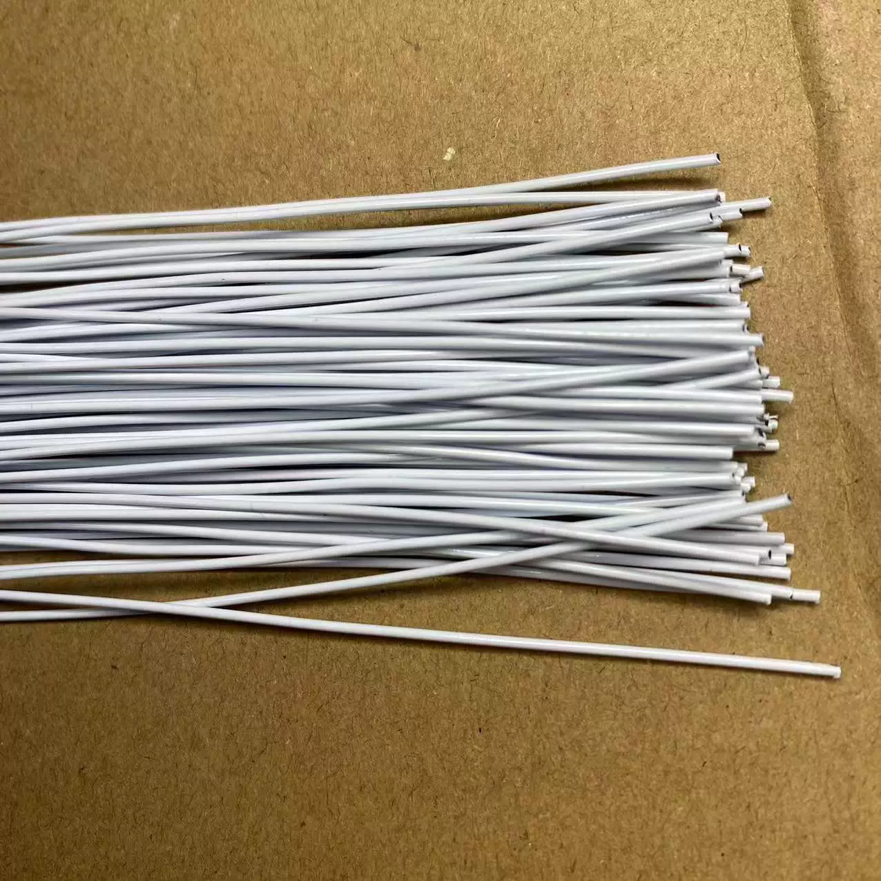 № 20 22 окрашенная белая проволока ручной работы цветочный стержень в комплекте проволочная проволока поддельные Цветочные стержни производители оптом в наличии 30