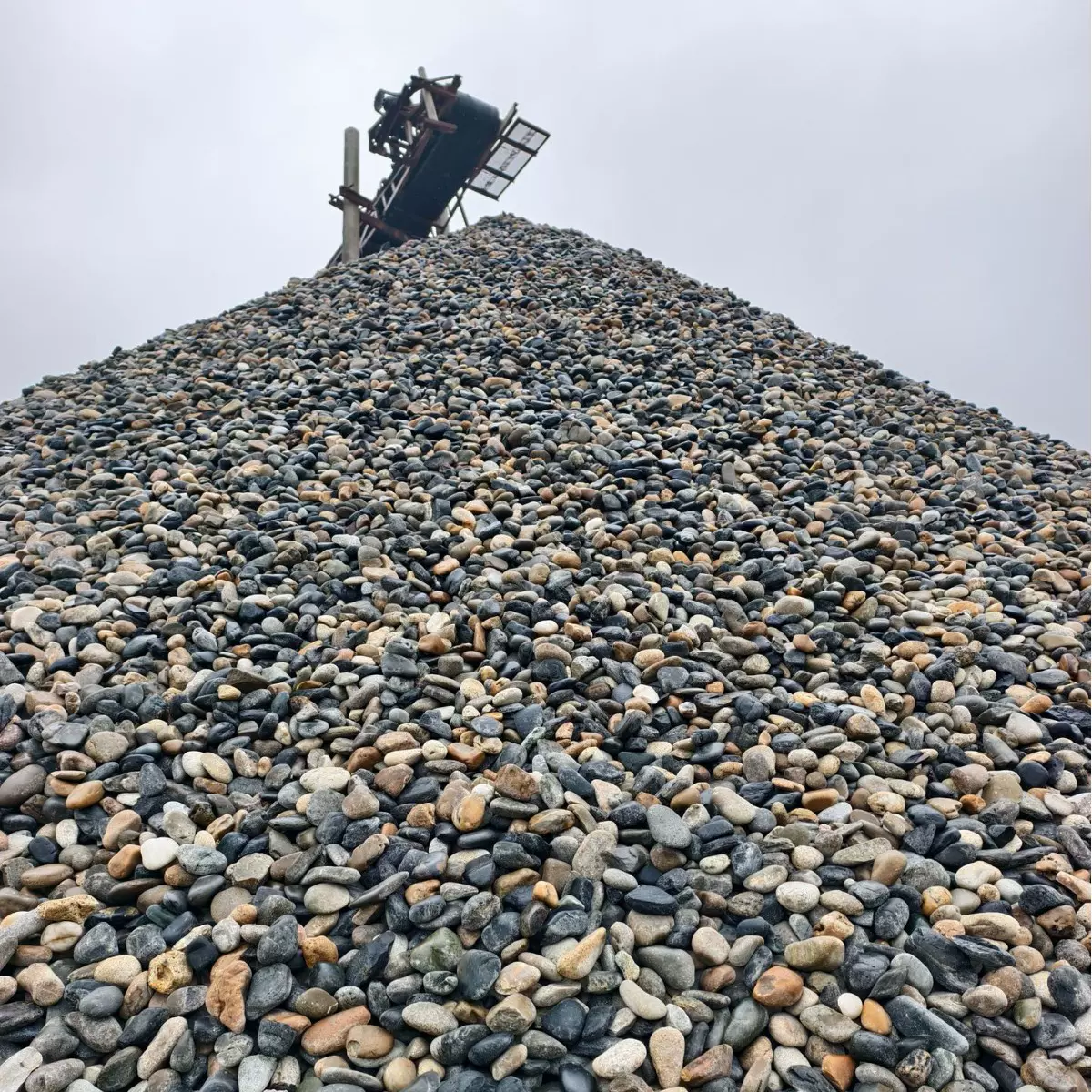 杂色五彩鹅卵石50-80MM园林铺路庭院景观雨花石机筛破损率随机装