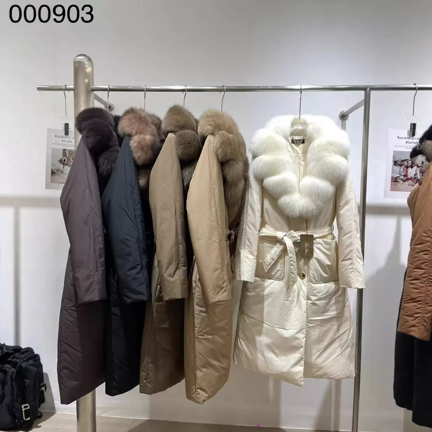 收腰中长款年轻时尚保暖2025冬季高端鹅绒服女狐狸毛领羽绒服外套