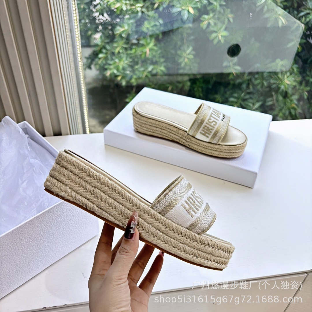 D letras zapatillas para mujeres de verano 2026 cuerdas de cáñamo casuales de fondo grueso versátil altura de playa zapatillas frías