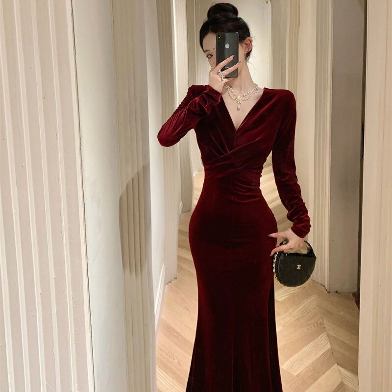 2025 Autumn/Winter New Style Elegant Red Velvet Dress with Gold Thread, Velvet Gown, Slimming Mermaid Tail, Hong Kong Style, Instagram Trend