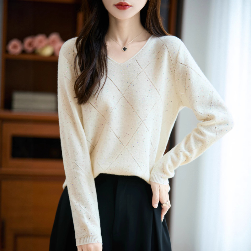 100% Wool Autumn and Winter New V Neck Seven-Needle Women's Heavy Bead Pure Color Pullover Bottoming Shirt Loose Sweater 100% Wool Autumn and Winter New V Neck Seven-Needle Women's Heavy Bead Pure Color Pullover Bottoming Shirt Loose Sweater
