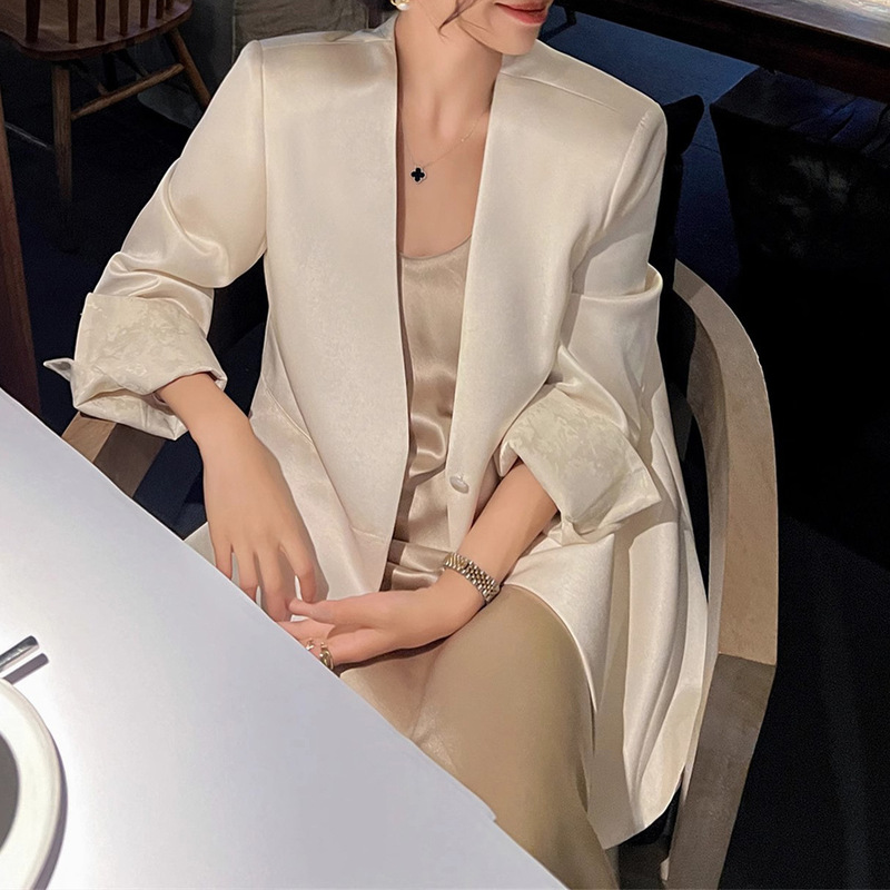 预售西装外套女春秋2025新款时尚宽松气质设计感缎面长袖上衣西服|undefined
